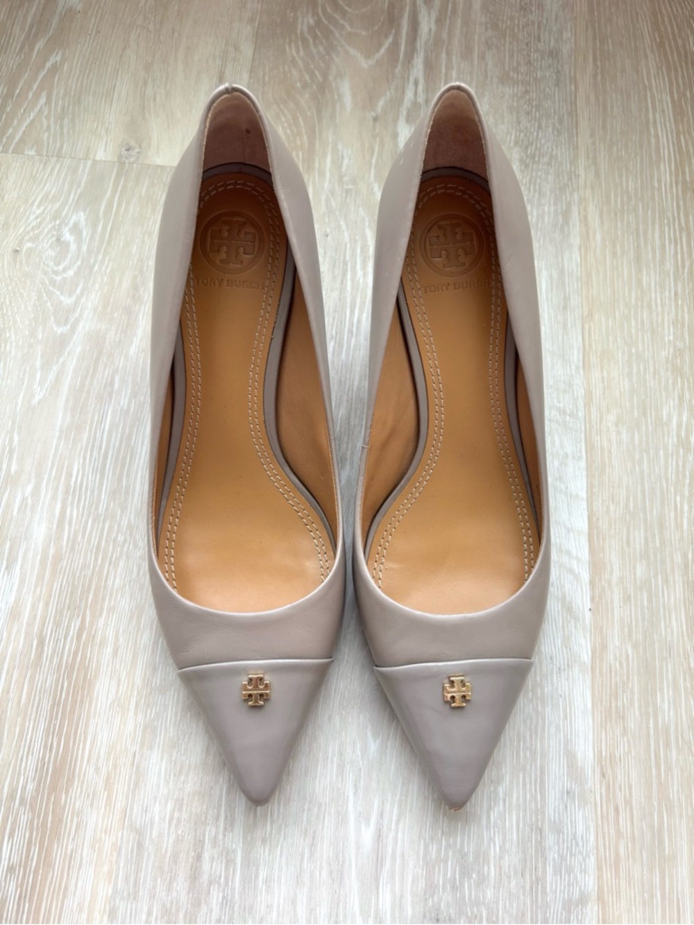 Tory Burch Fairfold 65MM Pointed Toe Pumps in Dust Storm - Size 6.5 - Picture 2 of 10